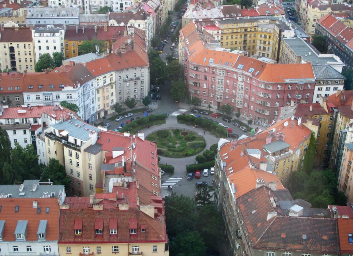 Cosy Apartment Under The Tower Prague Exterior photo